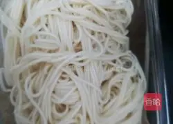 Illustration of how to make tomato and egg noodles 1