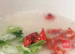 Illustration of how to make scrambled eggs with green and red peppers and mushrooms 8