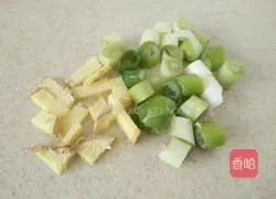 Illustration of how to make lettuce leaves and shrimp soup 3