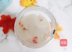 Illustration of how to make tomato milkshake 5