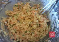 Illustration of how to make carrot and lotus root cake 3