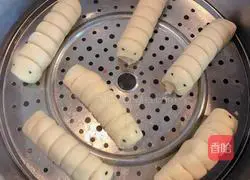 Caterpillar Sausage Cheese Bun Recipe Illustration 11