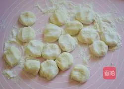 Illustration of how to make sauerkraut and pork dumplings 6