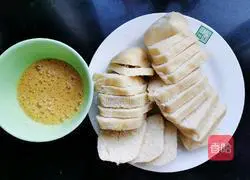 Illustration of how to make simple and healthy breakfast egg and steamed bun slices 2