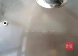 Illustration of how to make shredded mushroom and chicken noodles 18