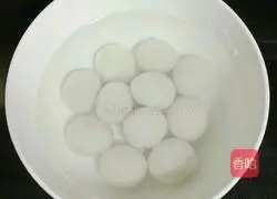 Illustration of how to make glutinous rice balls stuffed with fruit and wine 7