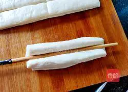 Illustration of how to make fried dough sticks 7
