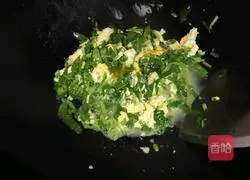 Illustration of how to make spinach and scrambled eggs 5