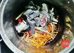 Illustration of Cordyceps Flower Black-bone Chicken Soup 3