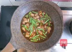 Illustration of how to make braised beans and noodles 8