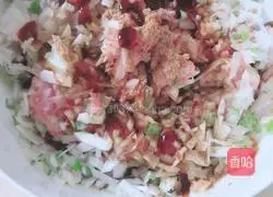 Illustration of how to make dumplings stuffed with pork and pickled cabbage 7