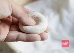 Illustration of how to make salty glutinous rice balls 11