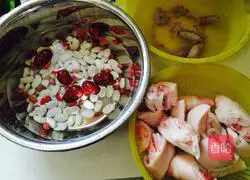 Snow pea, squid and pig's trotters soup recipe 1