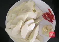 Illustration of how to make wild rice stir-fried beef 2