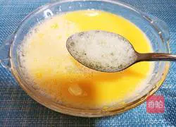 Illustration of how to make spinach and shrimp custard 8