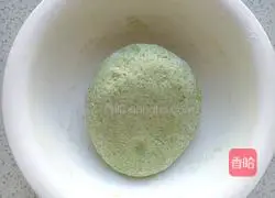 Illustration of how to make spinach steamed buns 7