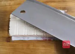 Illustration of how to make lactone tofu mixed with preserved eggs 1