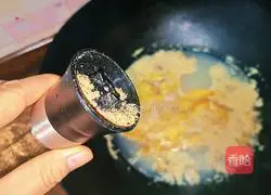 Illustration of how to make ginger and egg soup 10