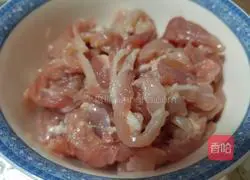 Illustration of how to make shredded pork and water shield soup 3