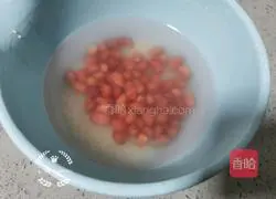 Milk Illustration of how to make peanut milk 3