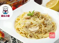 Illustration of how to make ultra-low-fat white sauce mushroom pasta 6