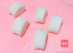 Illustration of how to make crystal leek and egg dumplings 13