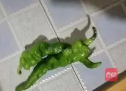 Illustration of how to make fried smoked duck meat with screw pepper 2