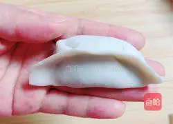 Illustration of how to make three fresh dumplings with chives and moss 11