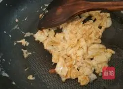 Illustration of how to make tomato and egg soup powder 5