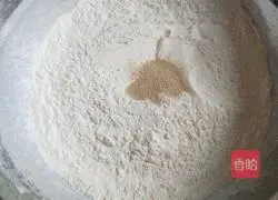 Illustration of how to make jujube steamed buns 1