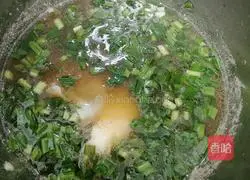 Illustration of how to make sour soup egg noodles 6