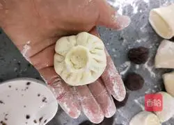 Illustration of how to make yam and bean paste buns 18