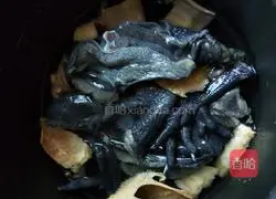 Durian Shell Black Chicken Soup Recipe Illustration 3