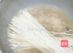 Illustration of how to make radish braised noodles 7