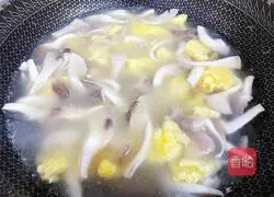 Illustration of how to make egg and mushroom soup 10