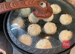 Illustration of how to make pork and mushroom buns 16