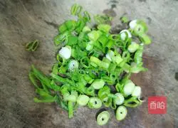 Illustration of how to make shrimp Yangchun noodles 8