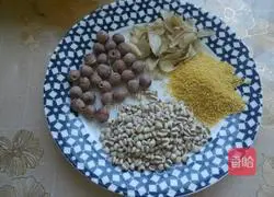 Lotus seed lily and coix seed soup recipe 1