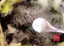 Illustration of how to make kelp silk strips and egg drop soup 8