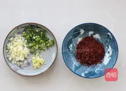 Illustration of how to make noodles with oil 4
