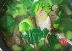 Illustration of how to make fresh and sweet fish mustard soup 8