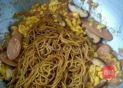 Illustration of how to make tomato fried noodles 12