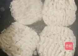 Illustration of how to make noodles with scallion oil 8