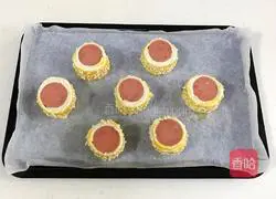 Illustration of how to make sausage flying cake rolls 8