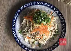 Illustration of how to make almonds mixed with tofu skin 6