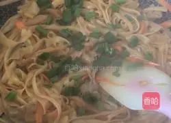 Illustration of how to make fried longevity noodles 12