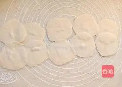 Illustration of how to make Xiao Long Bao (vegetarian stuffing) 7