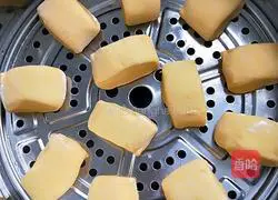 Illustration of how to make pumpkin steamed buns 8