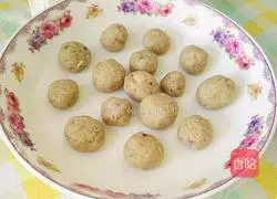 Illustration of how to make winter melon, green vegetable, peanut and beef meatball soup 10