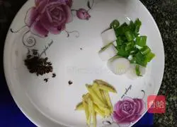 Illustration of how to cook casserole and sour soup rolls 5